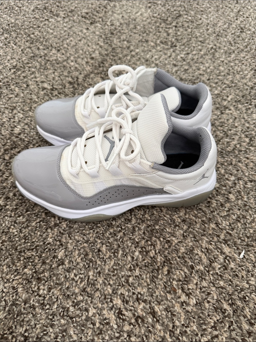 Jordan Low-Top Sneakers in White and Light Gray